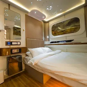 Capsule hotel Caps Lock Future